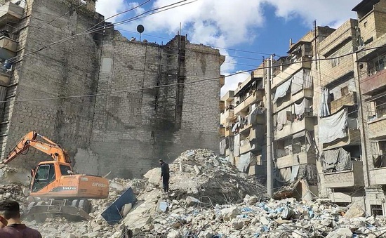Nạn nhân động đất ở Syria sống trong cảnh "màn trời chiếu đất"