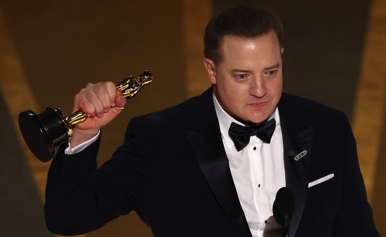 Brendan Fraser chiến thắng Oscar 2023: Sự trỗi dậy của kẻ bị Hollywood "gạch tên"