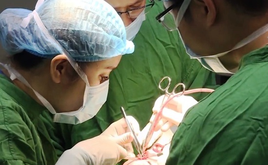 Cận cảnh ca phẫu thuật dị tật hàm mặt phức tạp cho bé 13 tháng tuổi