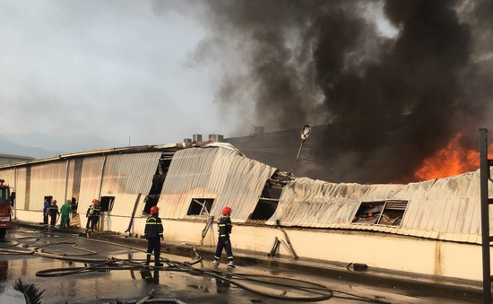 Thừa Thiên - Huế: Cháy lớn tại kho hàng nhà máy sản xuất bánh kẹo