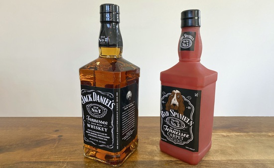 Hãng rượu Jack Daniel's kiện công ty phụ kiện cho thú cưng vi phạm thương hiệu