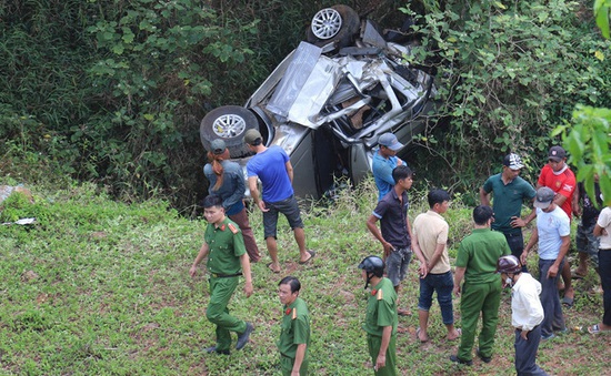 Nguyên nhân vụ ô tô lao xuống vực sâu ở Lâm Đồng khiến 2 ông cháu tử vong