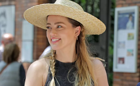 Amber Heard đang "tìm kiếm hạnh phúc" hậu vụ kiện với Johnny Depp