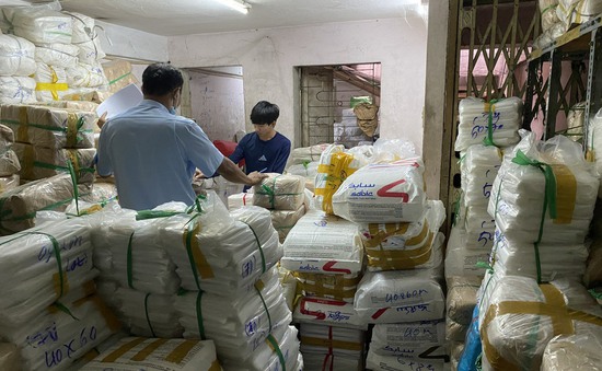 TP Hồ Chí Minh: Buộc tiêu hủy gần 1,2 tấn túi nilon không rõ nguồn gốc