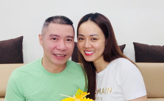 Nghệ sĩ Công Lý đón sinh nhật bên vợ, rộ tin Ngọc Huyền nhận lời cầu hôn của bạn trai
