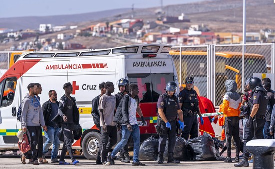 Hơn 8.500 người di cư đến quần đảo Canary của Tây Ban Nha trong hai tuần