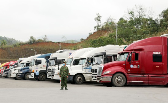Lạng Sơn dừng nhận phương tiện chở hàng hóa vào bãi phi thuế quan
