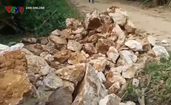 Lũ lụt và sạt lở đất nghiêm trọng tại Nghệ An