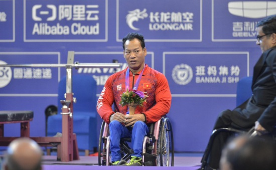 Dù chấn thương vai, Lê Văn Công vẫn giành HCĐ Asian Para Games 4