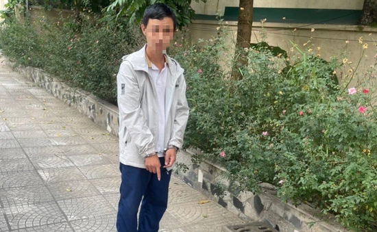 Tạm giữ đối tượng trộm cắp nắp cống thoát nước ở Hà Nội