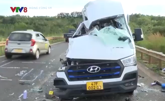Khắc phục hậu quả vụ tai nạn giao thông nghiêm trọng tại Đắk Lắk
