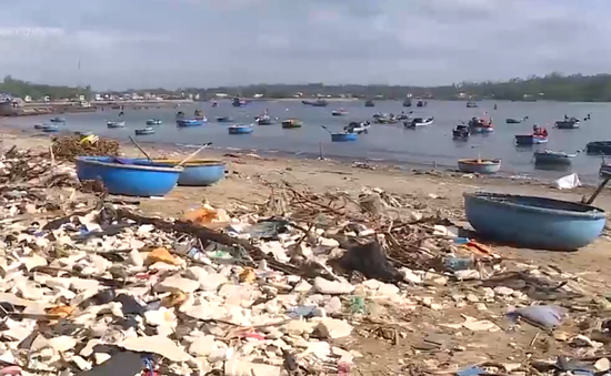 Ô nhiễm rác thải tại khu vực ven biển Quảng Ngãi