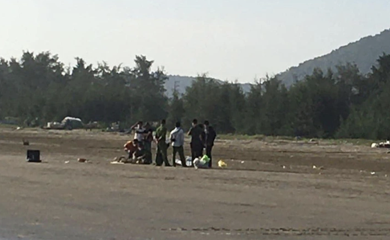 Hà Tĩnh: 2 ngày, phát hiện 3 thi thể dạt vào bờ biển