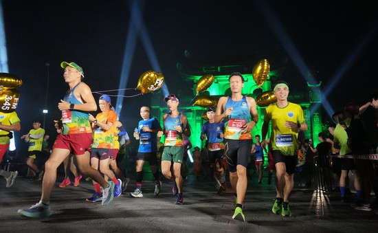 VĐV Trang An Marathon 2023 phủ đầy sắc màu trên đường chạy di sản