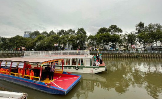 Hơn 200 khách quốc tế đi thuyền, nghe Đờn ca tài tử trên kênh Nhiêu Lộc - Thị Nghè
