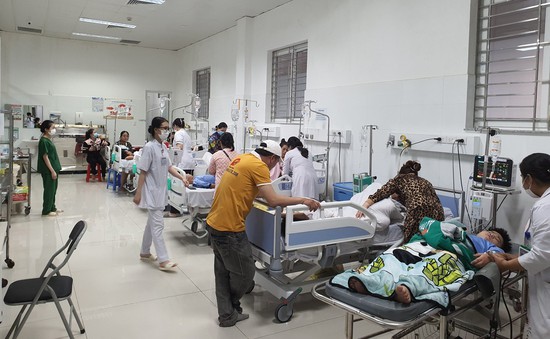 Kiên Giang: Trên 50 học sinh nhập viện nghi do ngộ độc thực phẩm