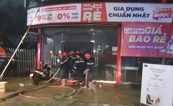 Bình Phước: Cháy cửa hàng kinh doanh điện thoại, nhiều tài sản bị thiêu rụi