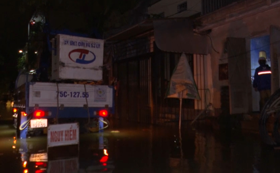 Thừa Thiên Huế khắc phục điện và môi trường sau mưa lũ