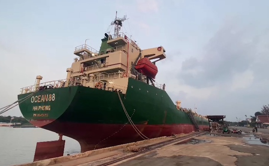 TP Hồ Chí Minh: Chủ hàng bị mất 100 tấn phân ure khi vận chuyển từ nước ngoài về