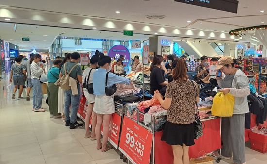 TP Hồ Chí Minh: Người tiêu dùng vẫn háo hức chờ đón Black Friday