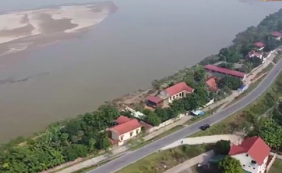 Xử lý khẩn cấp tình trạng sạt lở bờ sông Thao