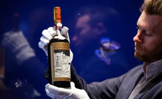 Kỷ lục: chai rượu whisky được "săn lùng" nhiều nhất thế giới được bán với giá 2,7 triệu USD