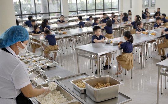 Tăng cường vai trò phụ huynh trong giám sát bữa ăn học đường