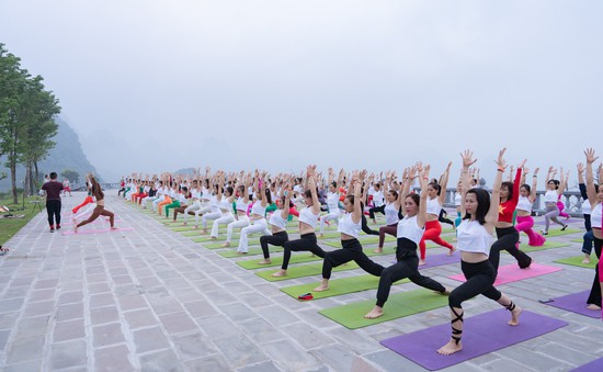 Festival Yoga mùa đông 2023 quy tụ hàng trăm người tập yoga tại Tam Chúc