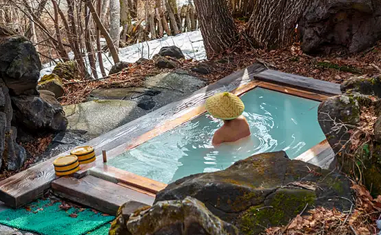 Bí quyết sống thọ của người Nhật nhờ tắm khoáng nóng