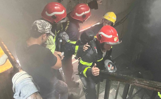 Nhiều người được giải cứu trong căn nhà bùng cháy giữa trưa ở TP Hồ Chí Minh