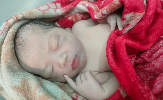 TP Hồ Chí Minh: Tìm người thân cho bé trai sơ sinh bị bỏ rơi bên lề đường