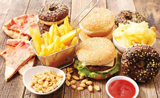 Cảnh báo tác hại của thực phẩm nhiều chất béo khi căng thẳng thần kinh