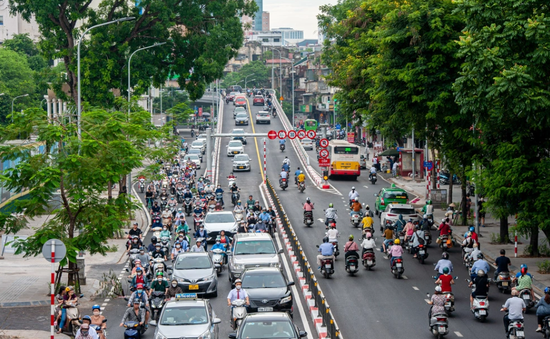 Người nước ngoài nói về giao thông Việt Nam: Giống như đi tàu lượn siêu tốc