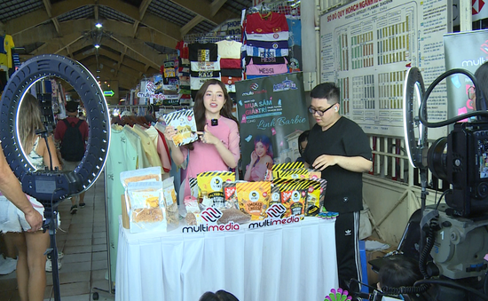 Tiểu thương chợ Bến Thành thu hơn 4 tỉ đồng sau 5 ngày livestream bán hàng