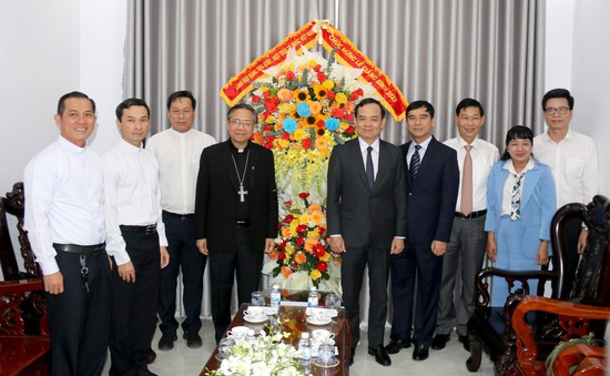 Phó Thủ tướng Trần Lưu Quang chúc mừng Giáng sinh tại Bình Thuận và Đồng Nai
