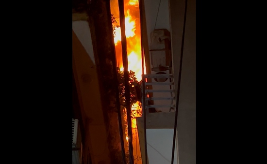 Hà Nội: Cháy lớn tại ngôi nhà 4 tầng trên phố Trương Định