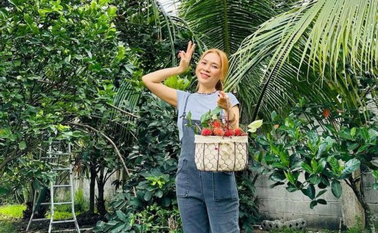Khu vườn ngập hoa trái của Mỹ Tâm, MC Thanh Vân Hugo gửi thiệp cưới tới bạn bè