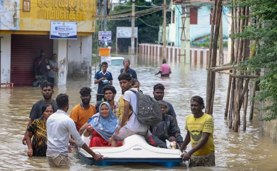 Hàng trăm người mắc kẹt do lũ lụt ở Tamil Nadu (Ấn Độ) sau mưa lớn