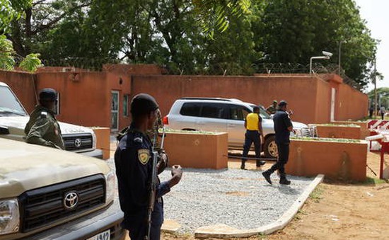 Pháp buộc phải đóng cửa đại sứ quán ở Niger