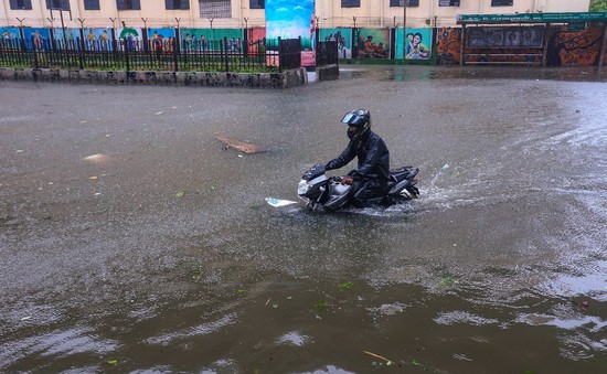 Mưa lớn do bão Michaung tại Ấn Độ khiến nhiều người thiệt mạng