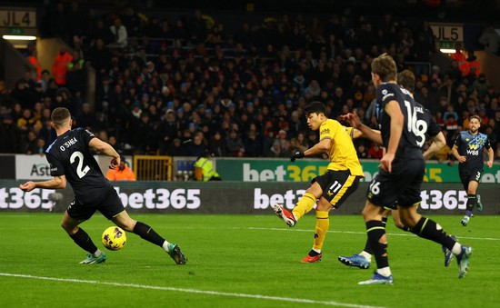 Vòng 15 Ngoại hạng Anh: Wolverhampton thắng tối thiểu Burnley trên sân nhà