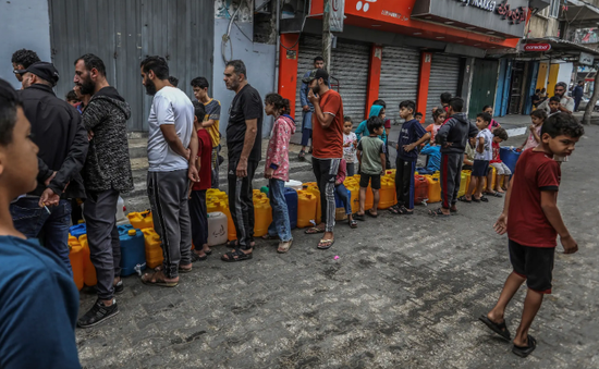 Người dân sơ tán từ Gaza thiếu nước trầm trọng tại thành phố Rafah, Ai Cập