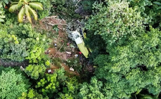 Philippines: Xe khách chở hơn 50 người lao xuống vực, ít nhất 25 người chết