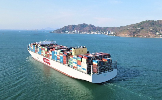 Siêu tàu container đến cảng Cái Mép - Thị Vải
