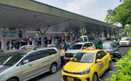 Cảng vụ hàng không miền Nam yêu cầu TCP dừng thu phí taxi vào sân bay Tân Sơn Nhất
