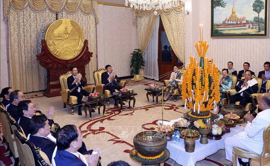 Chủ tịch nước Võ Văn Thưởng dự Lễ buộc chỉ cổ tay tại Lào
