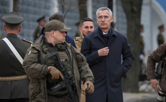 Tổng Thư ký NATO bất ngờ tới Ukraine