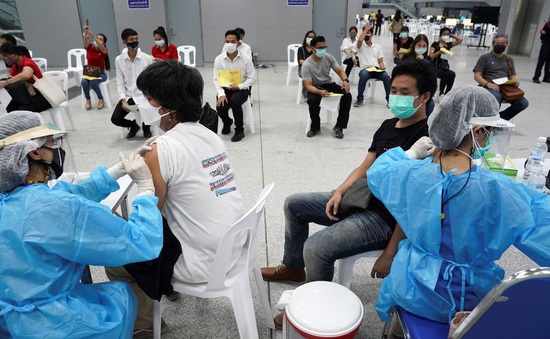 Số ca mắc COVID-19 mới theo ngày tăng gần gấp đôi ở Bangkok, Thái Lan