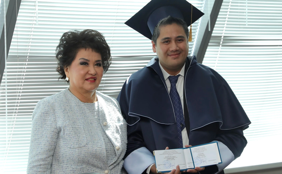 NSƯT Bùi Công Duy được phong tặng GS danh dự ở Kazakhstan