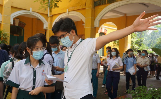 Học sinh TP Hồ Chí Minh đăng ký thi vào lớp 10 qua app
